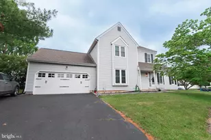 912 Hickory Grove Dr, Royersford, PA 19468 - Photo 3