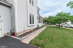 912 Hickory Grove Dr, Royersford, PA 19468 - Photo 5