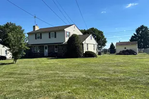 27 Oak Ln, Royersford, PA 19468 - Photo 3