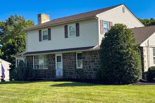 27 Oak Ln, Royersford, PA 19468 - Photo 3