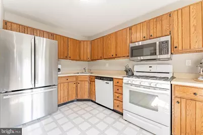 525 Bassett Lane, West Norriton, PA 19403 - Photo 5