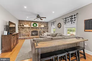 204 Summerwind Ln, Harleysville, PA 19438 - Photo 7