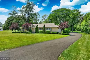 246 Oak Park Rd, Hatfield, PA 19440 - Photo 1