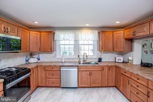 277 Edwards Dr, King of Prussia, PA 19406 - Photo 9