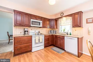 140 Elio Cir, Royersford, PA 19468 - Photo 9