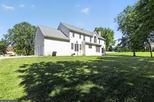 2098 Deep Meadow Ln, Lansdale, PA 19446 - Photo 3