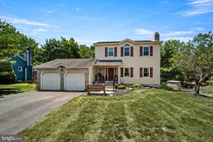 2232 Donna Ln, Pottstown, PA 19464 - Photo 3