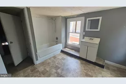 34 E Chestnut Street, Norristown, PA 19401 - Photo 5