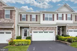 253 Fairfield Cir W, Royersford, PA 19468 - Photo 1