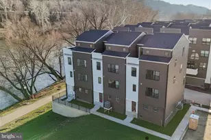 956 Riverplace Dr, Conshohocken, PA 19428 - Photo 1