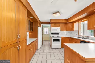 338 Borough Line Rd, Collegeville, PA 19426 - Photo 9