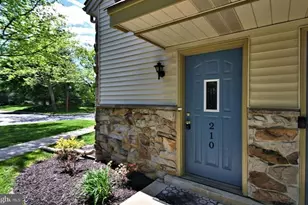 210 Foxmeadow Dr, Royersford, PA 19468 - Photo 3