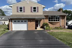 402 Grosstown Rd, Stowe, PA 19464 - Photo 1
