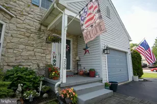 250 Longchamp Dr, Souderton, PA 18964 - Photo 3