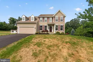 1100 Autumnview Ln, Pottstown, PA 19464 - Photo 3