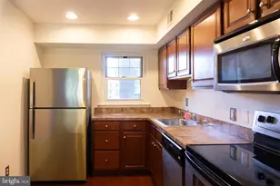 37 Winston Ct, Blue Bell, PA 19422 - Photo 3