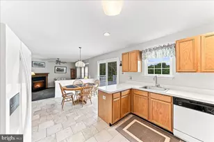 423 Larchwood Dr, Royersford, PA 19468 - Photo 15