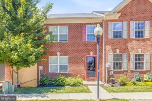 135 S Charlotte St, Pottstown, PA 19464 - Photo 1
