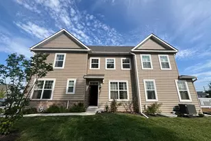 32 Aubrey Cir, Royersford, PA 19468 - Photo 1