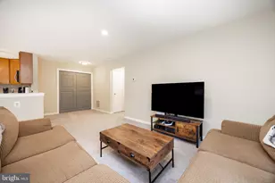 2409 Foxmeadow Cir, Royersford, PA 19468 - Photo 7