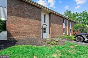 27 Hatters Ct, Hatboro, PA 19040 - Photo 1