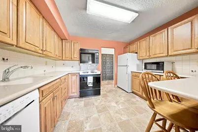 666 W Germantown Pike #1601, Plymouth Meeting, PA 19462 - Photo 5