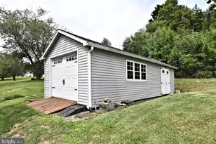 1066 Manatawny St, Pottstown, PA 19464 - Photo 33