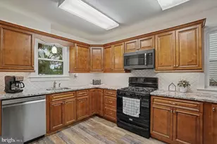 729 Holly Dr, Pottstown, PA 19464 - Photo 5