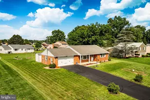 141 E Spruce St, Gilbertsville, PA 19525 - Photo 3