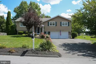 126 Surrey Ln, Harleysville, PA 19438 - Photo 5