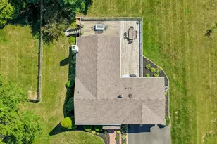 126 Surrey Ln, Harleysville, PA 19438 - Photo 3