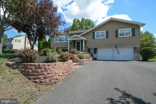 126 Surrey Ln, Harleysville, PA 19438 - Photo 7