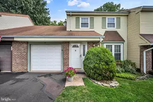 19 Greenwoods Dr, Horsham, PA 19044 - Photo 1
