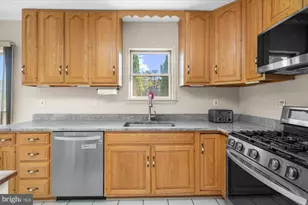 735 E Township Line Rd, Blue Bell, PA 19422 - Photo 7