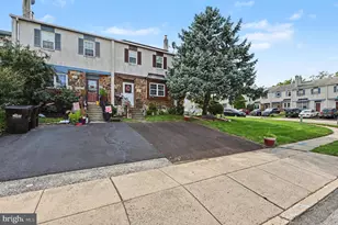 2496 Dragon Cir, West Norriton, PA 19403 - Photo 3