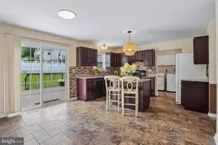 1289 Meadowview Dr, Pottstown, PA 19464 - Photo 7