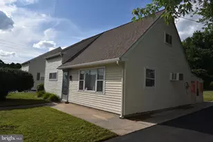 391 W King St, Pottstown, PA 19464 - Photo 3