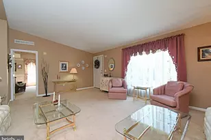 1047 Scenic View Dr, Schwenksville, PA 19473 - Photo 7