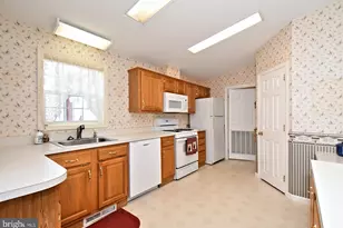 1047 Scenic View Dr, Schwenksville, PA 19473 - Photo 9