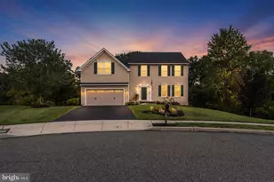 1102 Autumnview Ln, Pottstown, PA 19464 - Photo 1
