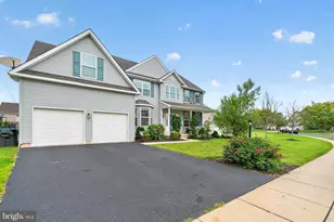 2009 Woodbridge Ln, Pennsburg, PA 18073 - Photo 3