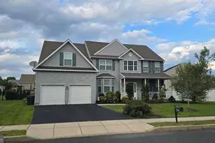 2009 Woodbridge Ln, Pennsburg, PA 18073 - Photo 3