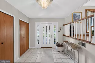 909 Warfield Ln, Huntingdon Valley, PA 19006 - Photo 3