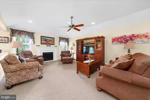 2395 Magnolia Dr, Gilbertsville, PA 19525 - Photo 3