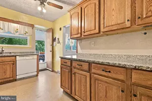1800 Dartmouth Dr, Norristown, PA 19401 - Photo 9