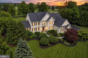 583 Oakmont Dr E, Telford, PA 18969 - Photo 1