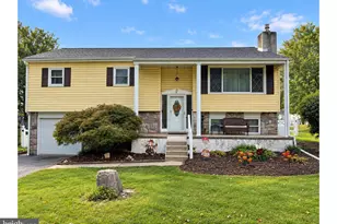 971 Oakdale Dr, Pottstown, PA 19464 - Photo 1