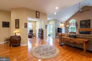 1075 Burgundy Cir, Pennsburg, PA 18073 - Photo 13