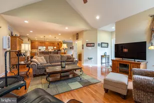 1075 Burgundy Cir, Pennsburg, PA 18073 - Photo 11
