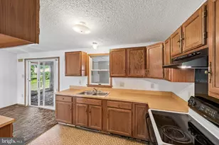 213 Pleasantview Ave, Schwenksville, PA 19473 - Photo 13